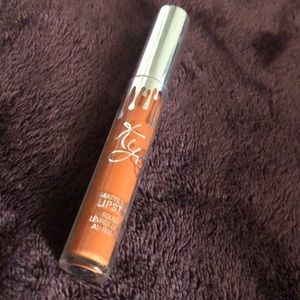 Kylie Jenner matte lip kit single (pumpkin color)